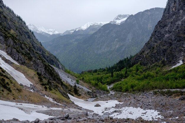 Foto vista panorâmica de montanhas contra o céu