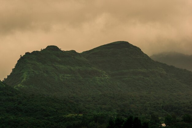 Foto vista panorâmica de montanhas contra o céu