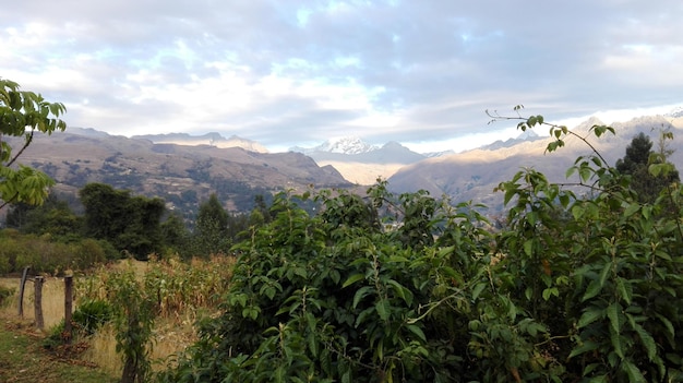 Foto vista panorâmica de montanhas contra o céu