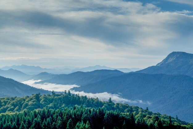 Vista panorâmica de montanhas contra o céu