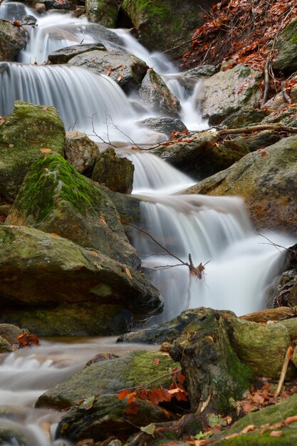 Foto vista panorâmica de uma cachoeira na floresta