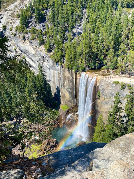 Foto vista panorâmica de uma cachoeira na floresta