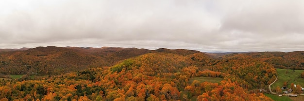 Foto vista panorâmica de uma fazenda rural no outono em vermont