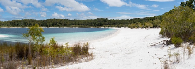 Vista panorâmica de uma praia branca no Lago Mckenzei em Fraser IslandQueenslandAustráliaNature Concept