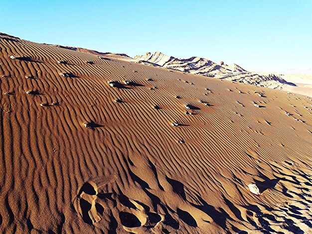 Foto vista panorámica del desierto de atacama contra un cielo despejado