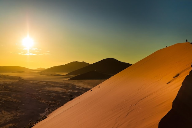 Foto vista panorámica del desierto contra el cielo durante el amanecer