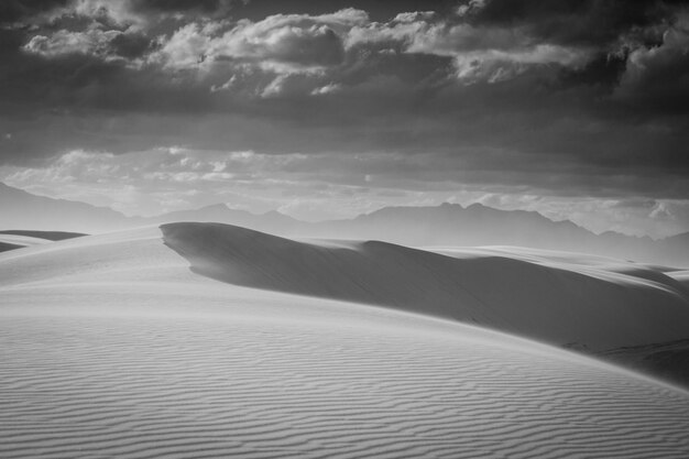 Vista panorámica del desierto contra el cielo