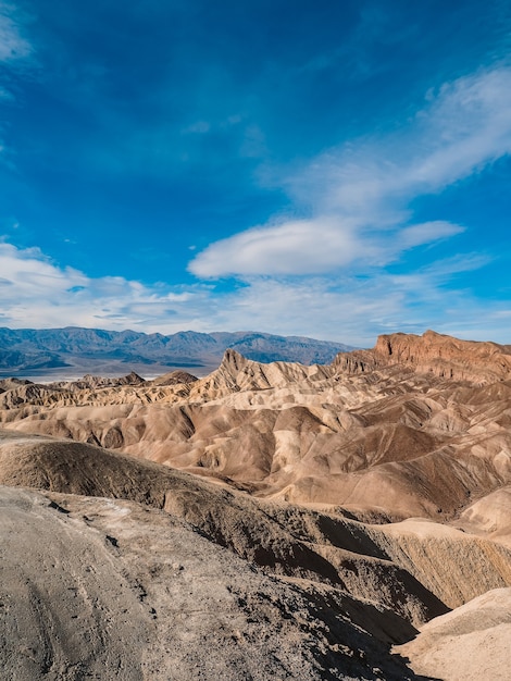 Vista panorámica del desierto en Zabriskie Point, Death Valley, EE.UU.