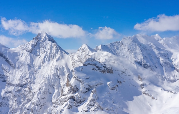 Foto vista panorâmica deslumbrante dos alpes suíços do topo da montanha schilthorn, na região de jungfrau, no país