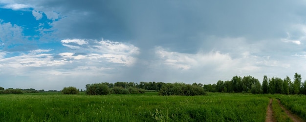 Foto vista panorâmica do campo contra o céu