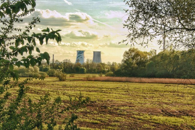 Vista panorâmica do campo contra o céu