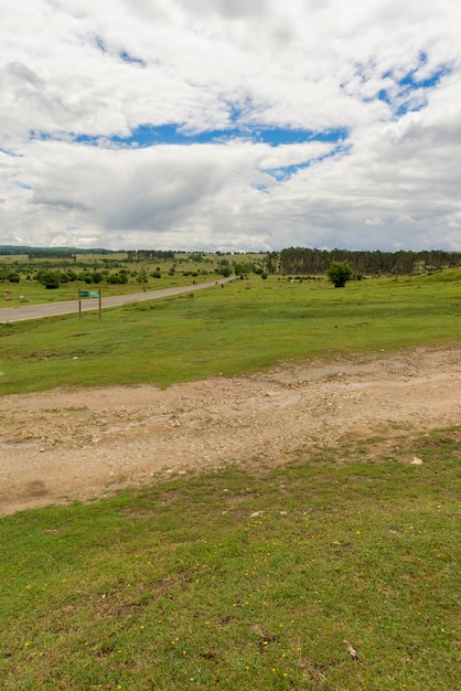 Foto vista panorâmica do campo contra o céu