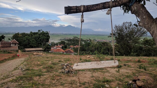 Vista panorâmica do campo contra o céu