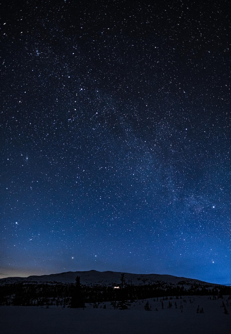 Foto vista panorâmica do campo de estrelas contra o céu à noite