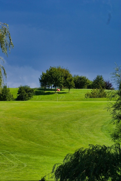 Foto vista panorâmica do campo de golfe contra o céu