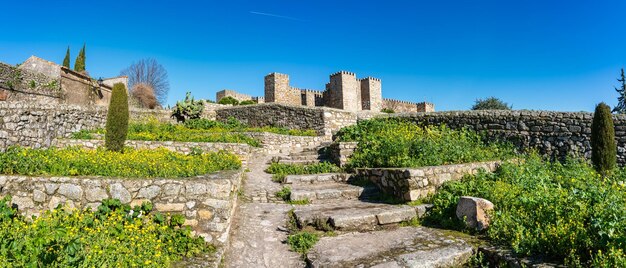 Foto vista panorâmica do castelo medieval de trujillo, na cidade de trujillos