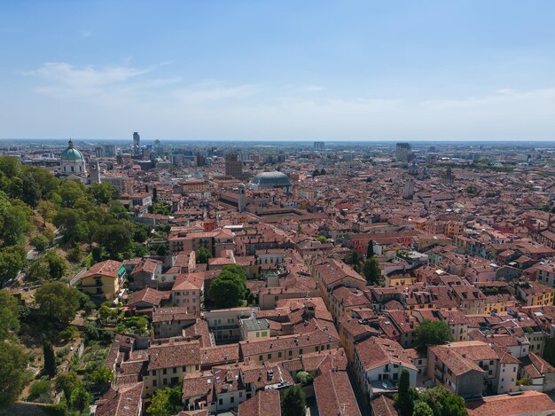 Foto vista panorâmica do centro antigo da cidade de brescia com as principais atrações da lombardia, itália