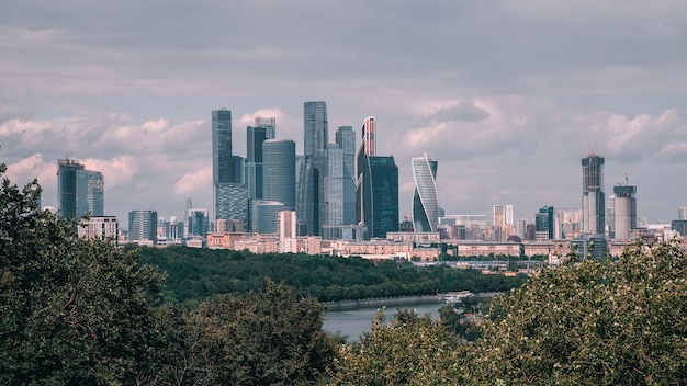 Vista panorâmica do Centro Internacional de Negócios de Moscou. Sparrow Hills ou Vorobyovy Gory. Área central de Moscou