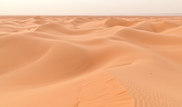 Vista panorâmica do deserto contra o céu