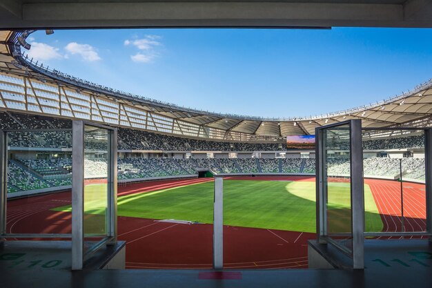 Vista panorâmica do estádio do campo de futebol e assentos do estádio