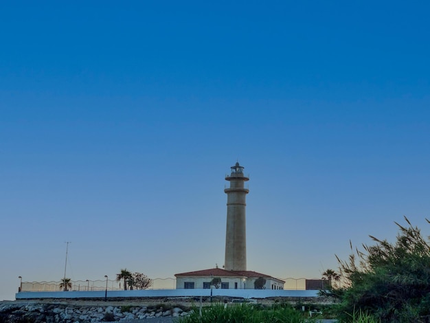 Vista panorâmica do farol torrox em málaga