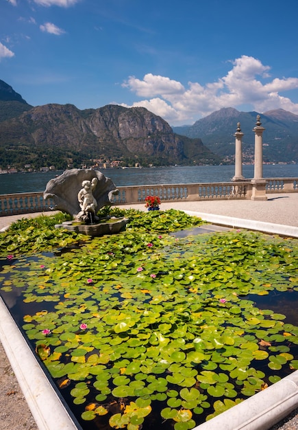 Vista panorâmica do lago Como, na Itália, um destino turístico popular