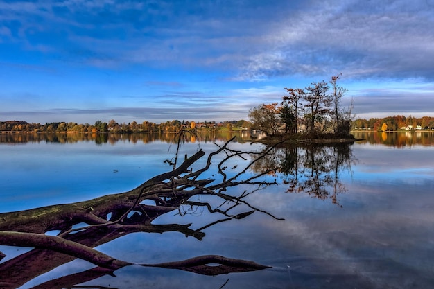 Vista panorâmica do lago contra o céu durante o inverno