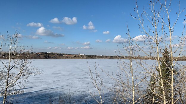 Foto vista panorâmica do lago contra o céu durante o inverno