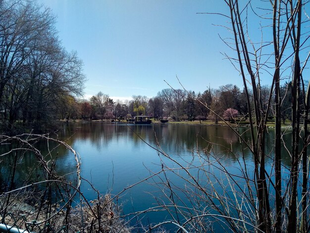 Foto vista panorâmica do lago contra o céu