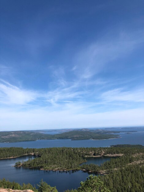 Foto vista panorâmica do lago contra o céu