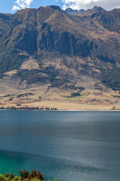 Vista panorâmica do Lago Hawea na Nova Zelândia