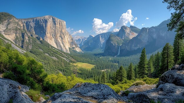 vista panorâmica do majestoso Vale de Yosemite com El Capitan e Half Dome