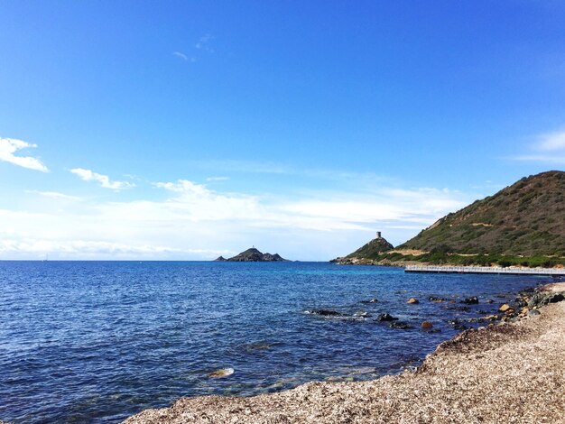 Foto vista panorâmica do mar contra o céu azul