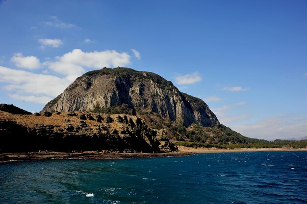 Foto vista panorâmica do mar contra o céu azul