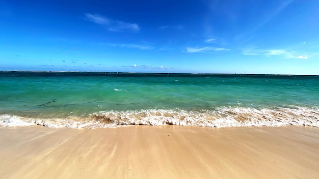 Foto vista panorâmica do mar contra o céu azul