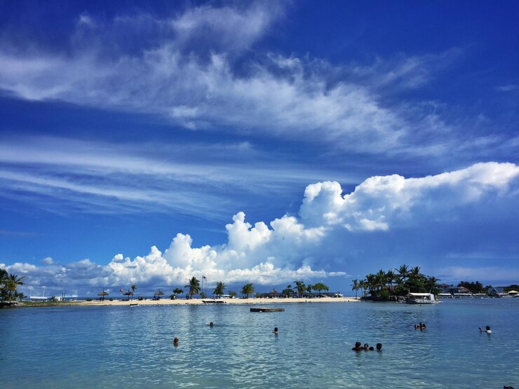 Foto vista panorâmica do mar contra o céu azul