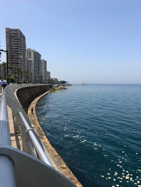 Foto vista panorâmica do mar contra o céu claro