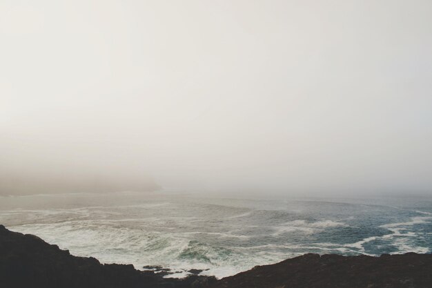 Foto vista panorâmica do mar contra o céu claro