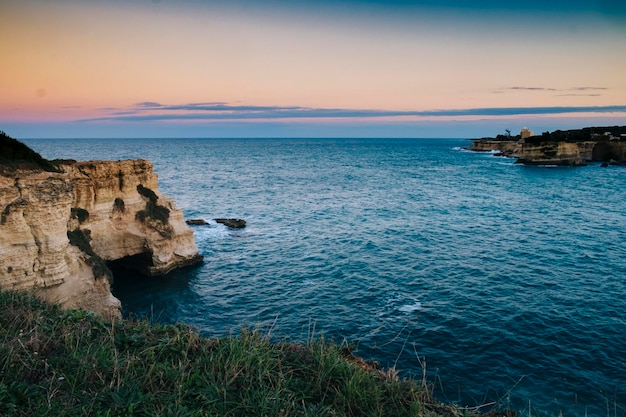 Vista panorâmica do mar contra o céu durante o pôr-do-sol