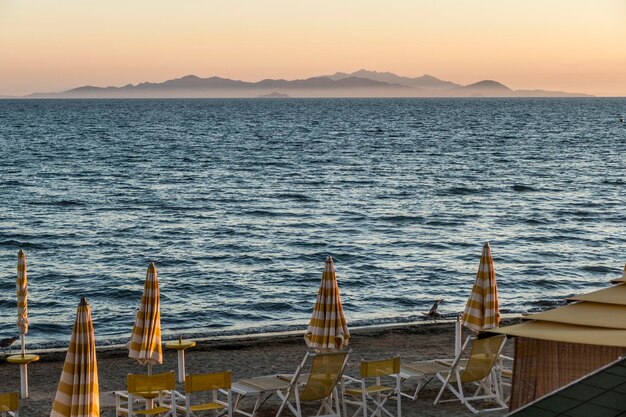 Foto vista panorâmica do mar contra o céu durante o pôr-do-sol