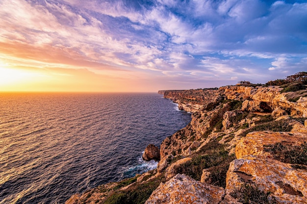 Vista panorâmica do mar contra o céu durante o pôr-do-sol