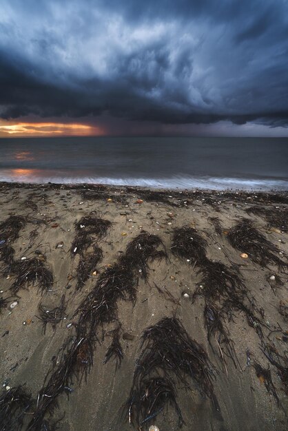 Foto vista panorâmica do mar contra o céu durante o pôr-do-sol