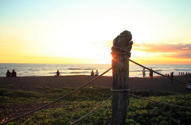 Foto vista panorâmica do mar contra o céu durante o pôr-do-sol