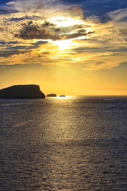 Foto vista panorâmica do mar contra o céu durante o pôr-do-sol