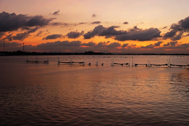 Foto vista panorâmica do mar contra o céu durante o pôr-do-sol