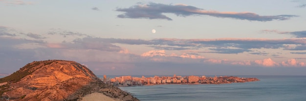 Vista panorâmica do mar contra o céu durante o pôr-do-sol