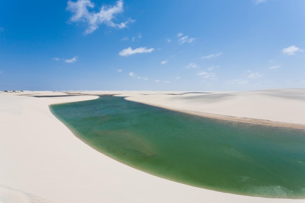 Foto vista panorâmica do mar contra o céu nublado