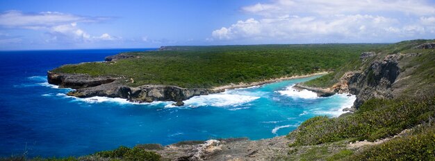 Foto vista panorâmica do mar contra o céu nublado