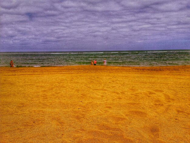 Foto vista panorâmica do mar contra o céu nublado