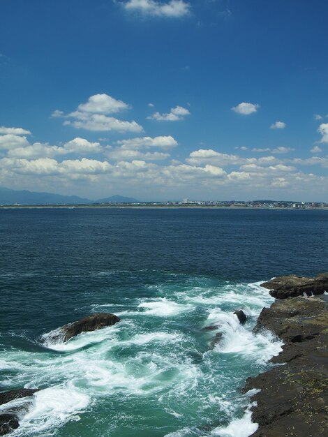 Foto vista panorâmica do mar contra o céu nublado